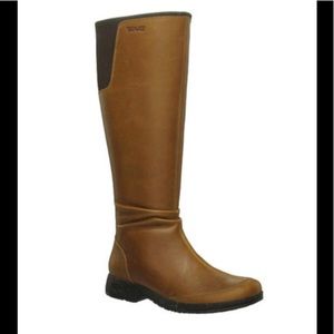 Teva Afton Chestnut Women's Tall Boots Size 6.5, 15” circumference.
